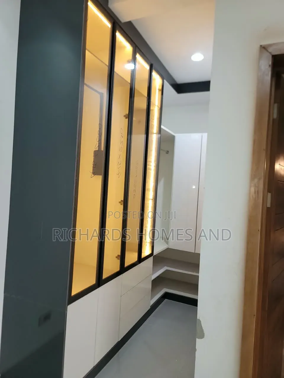 2bdrm Apartment in Edgewater Estate,, Lekki Phase 1 for sale