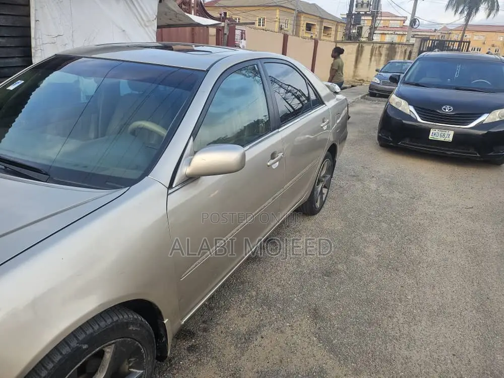Toyota Camry XLE V6 4dr Sedan (3.0L 6cyl 5A) 2005 Silver