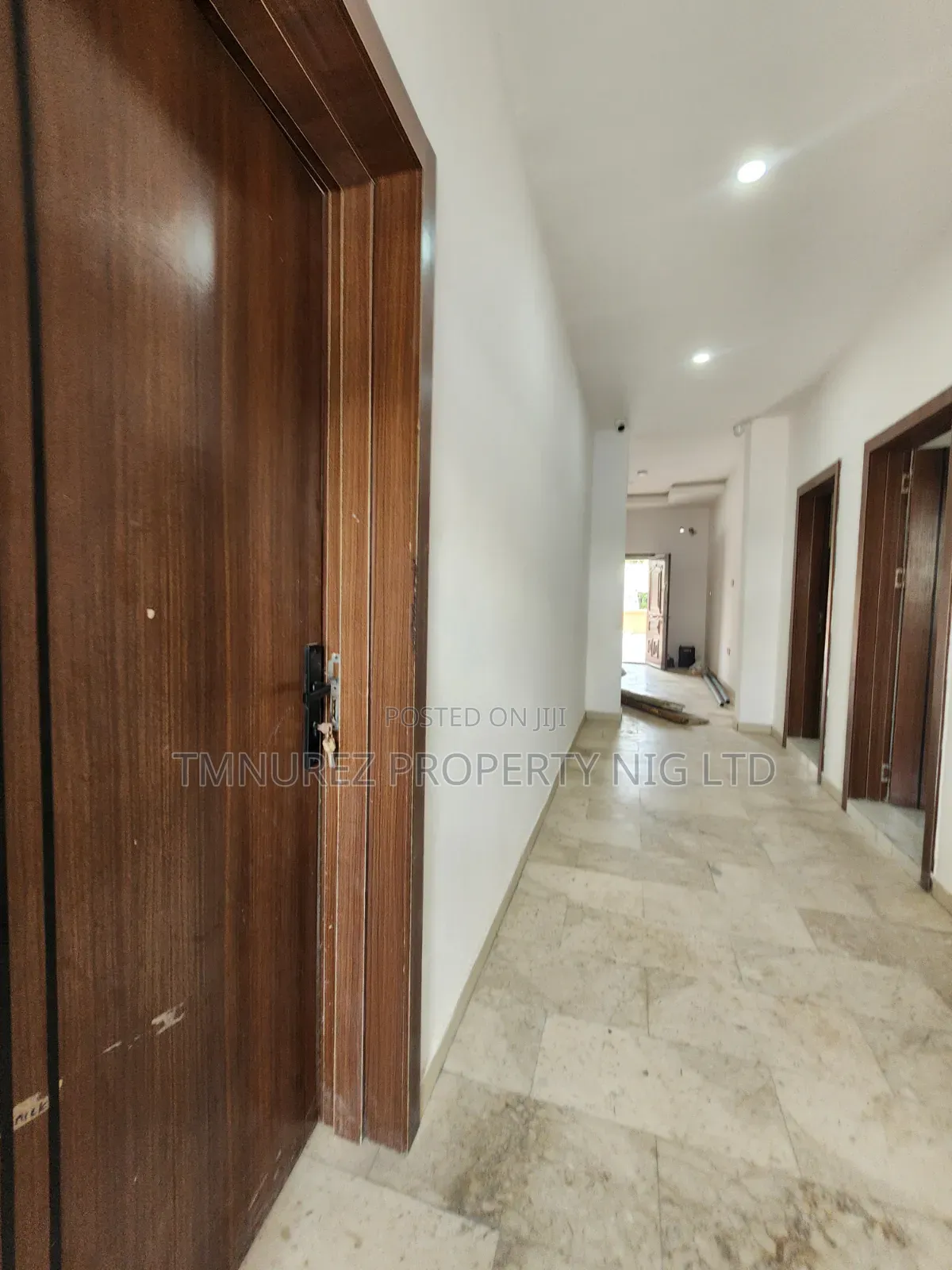1bdrm Room & Parlour in Lekki Phase 1 for rent