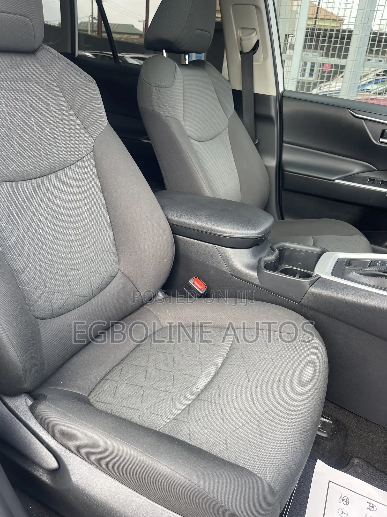 Toyota RAV4 XLE AWD 2024 White