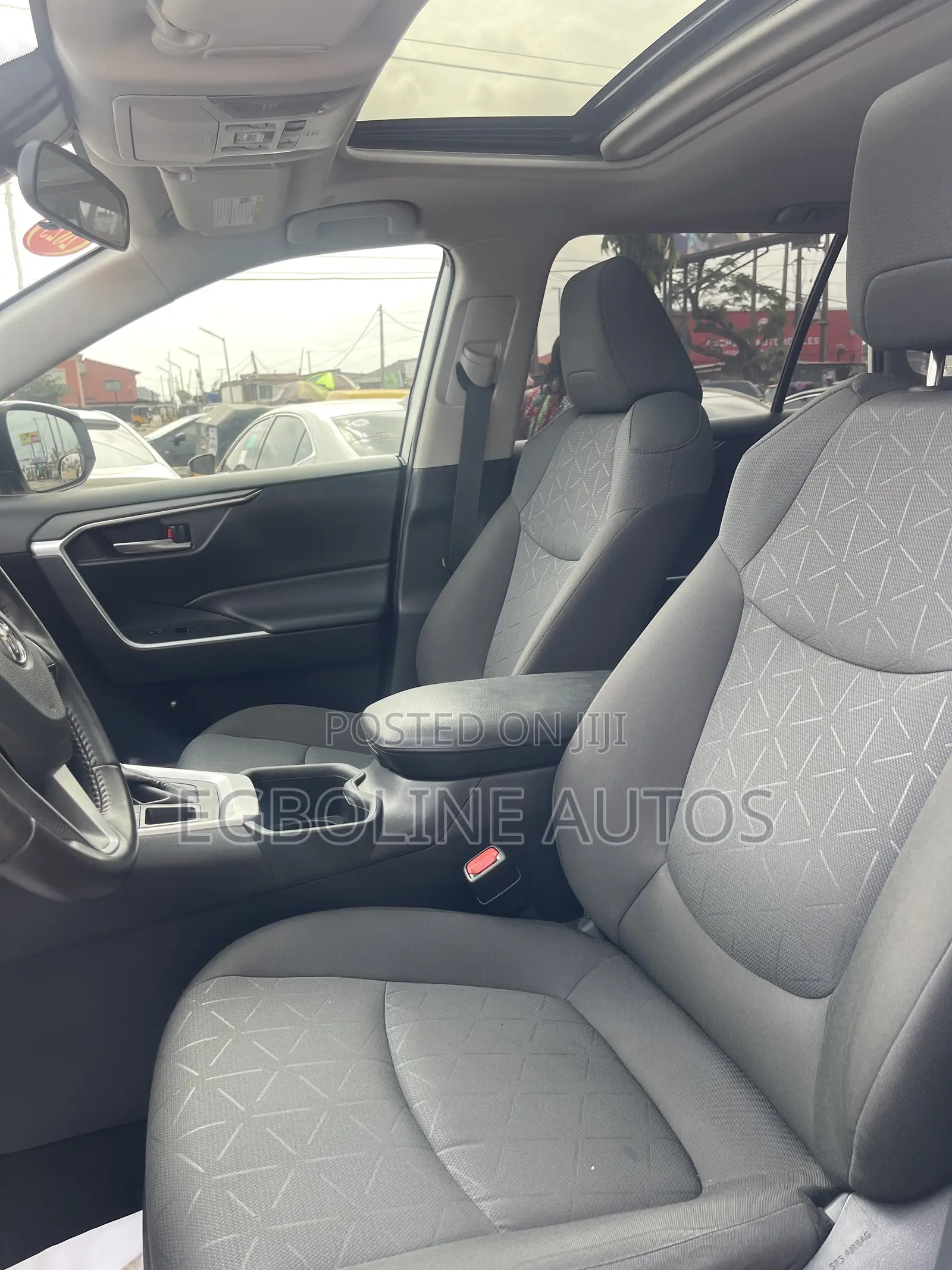 Toyota RAV4 XLE AWD 2024 White
