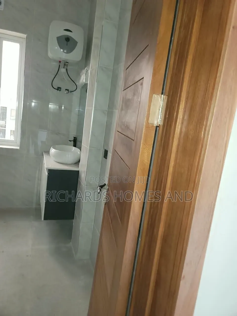 3bdrm Apartment in Edgewater Estate,, Lekki Phase 1 for sale