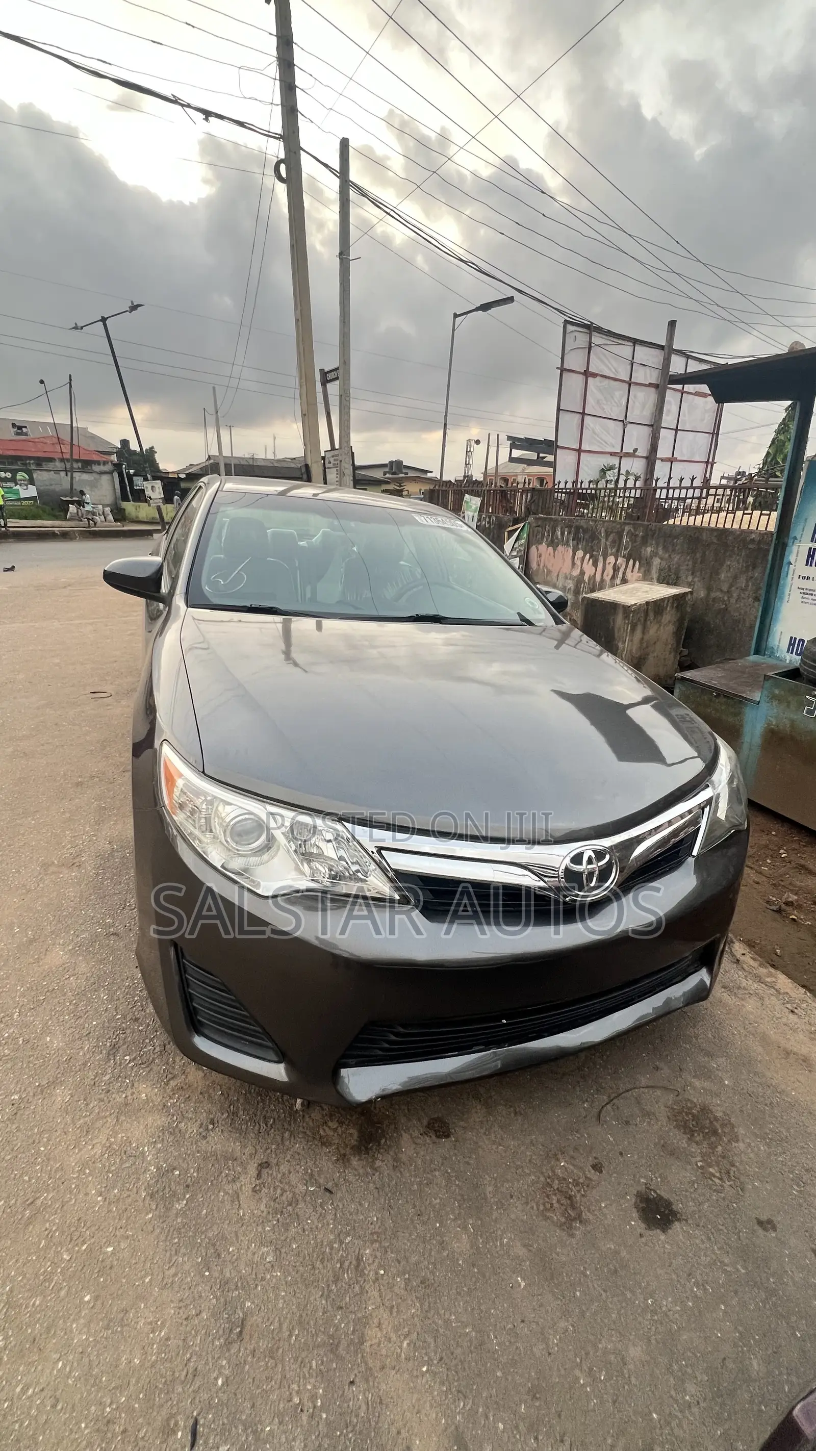 Toyota Camry LE 4dr Sedan (2.5L 4cyl 6A) 2013 Gray