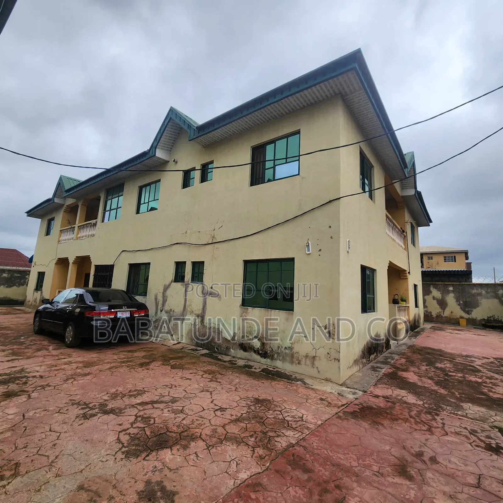 3bdrm Block of Flats in Aba Nla, Ologuneru for sale