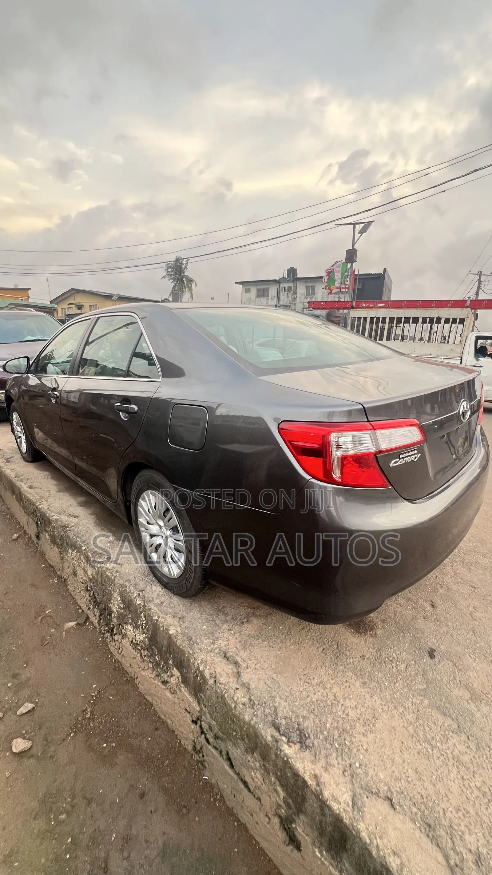 Toyota Camry LE 4dr Sedan (2.5L 4cyl 6A) 2013 Gray