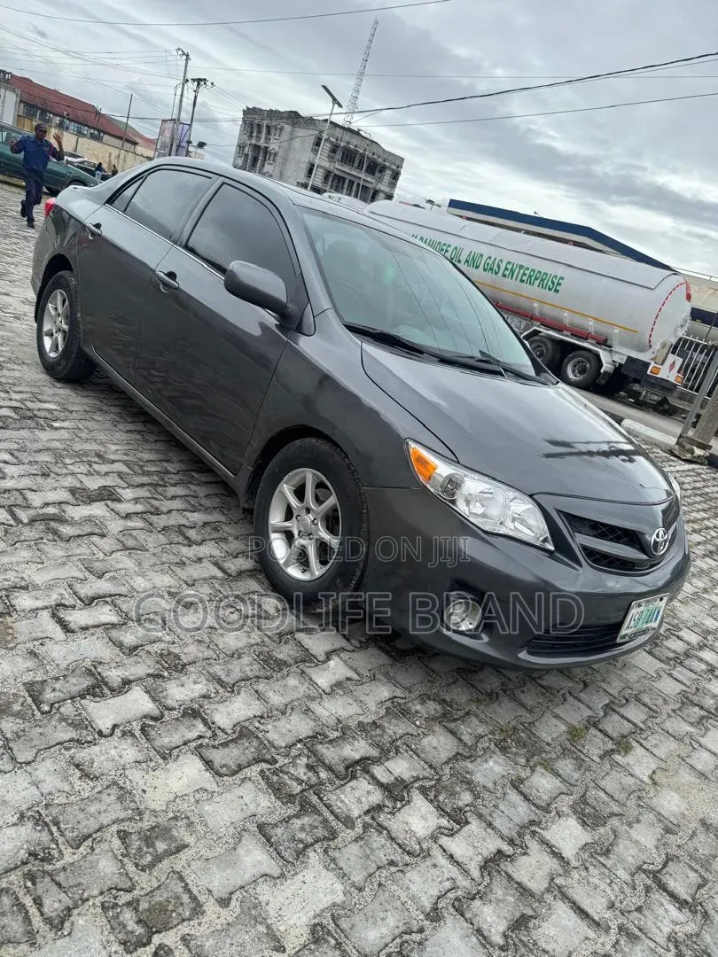 Toyota Corolla S 4dr Sedan (1.8L 4cyl 4A) 2013 Matt Black