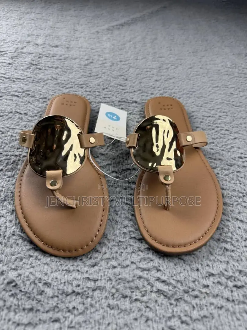 Women's Brown Flat Thong Sandals With Decorative Buckle