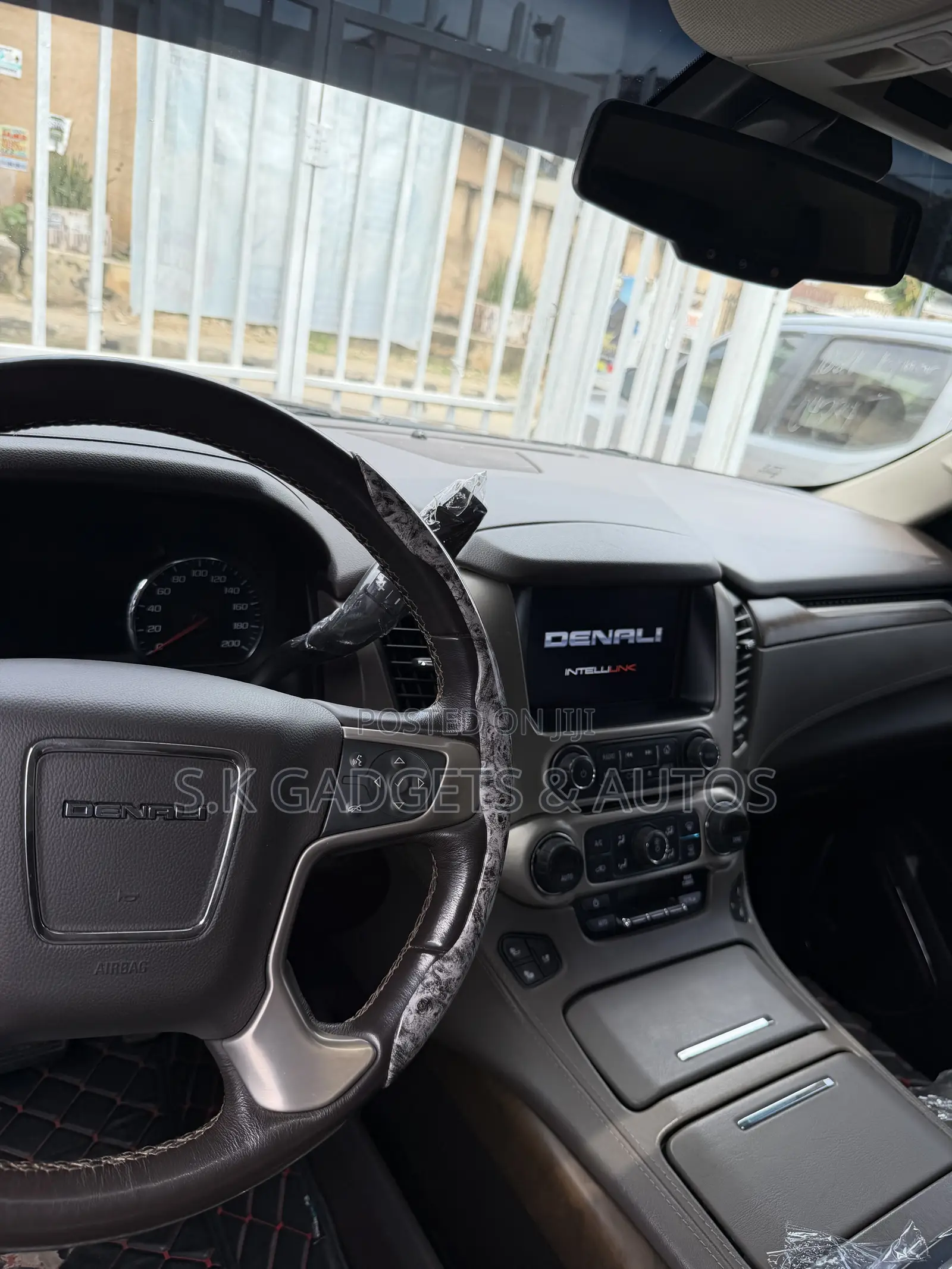 GMC Yukon Denali 4x4 2018 Gray