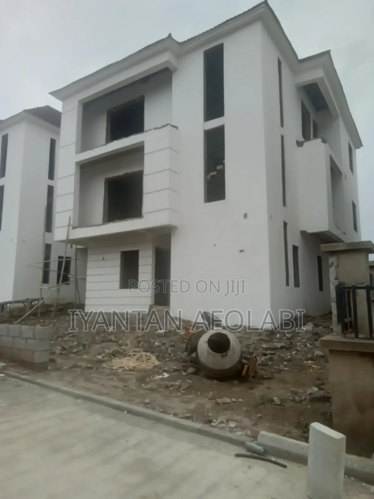 5bdrm Duplex in River Park Estate, FHA for sale
