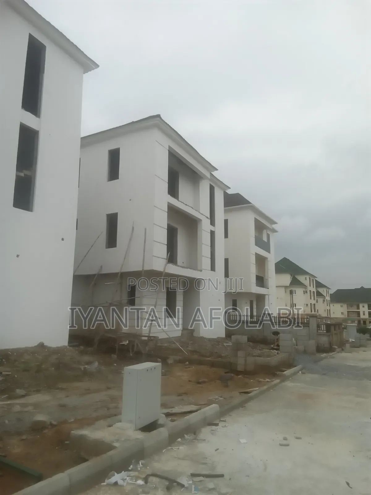 5bdrm Duplex in River Park Estate, FHA for sale