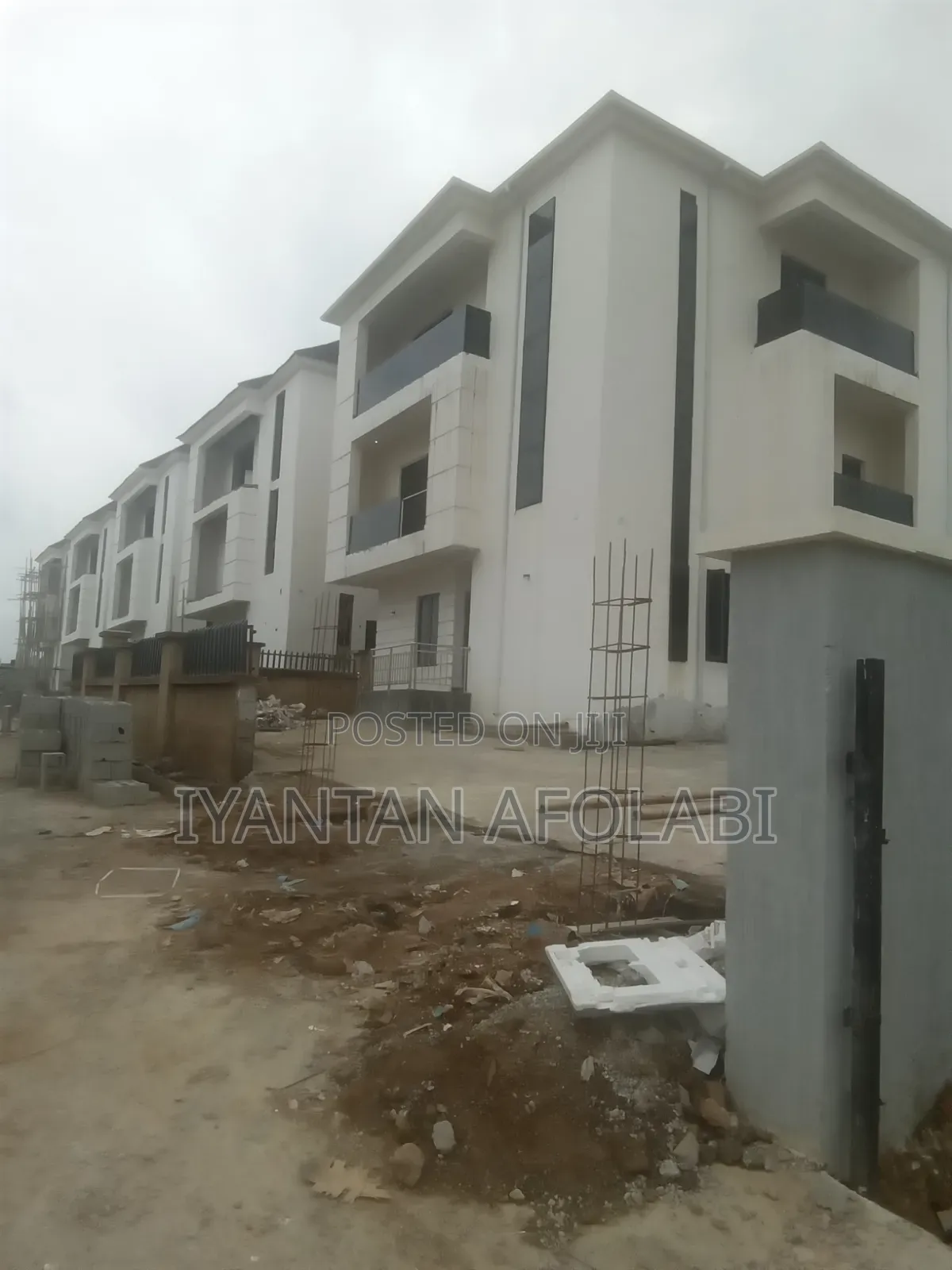 5bdrm Duplex in River Park Estate, FHA for sale