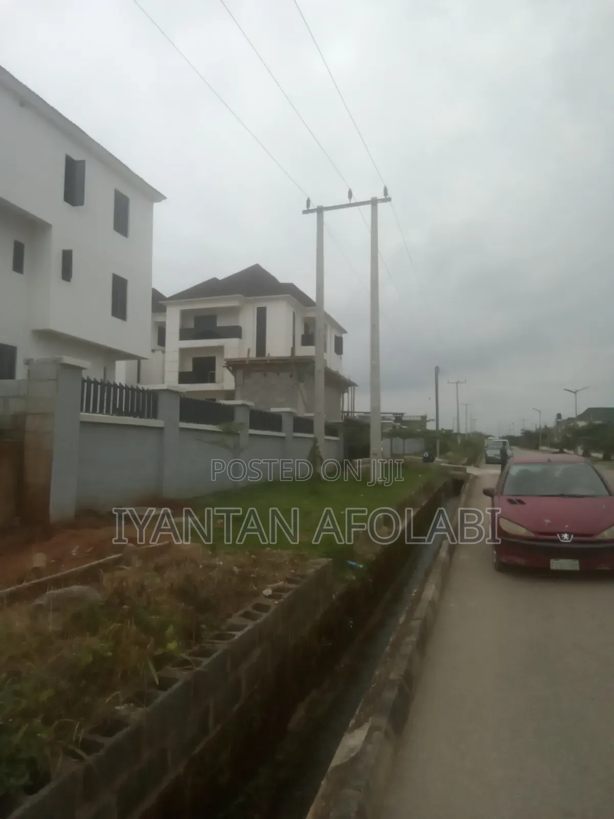 5bdrm Duplex in River Park Estate, FHA for sale
