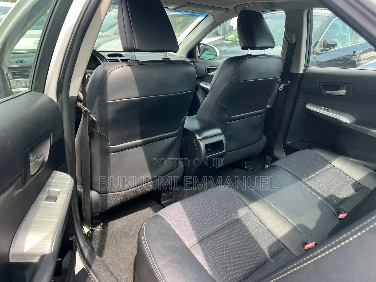 Toyota Camry SE V6 4dr Sedan (3.5L 6cyl 6A) 2013 White
