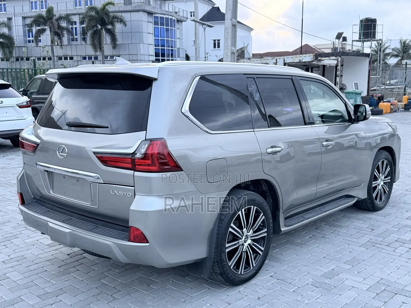 Lexus LX 570 (5 seats) AWD 2018 Gold