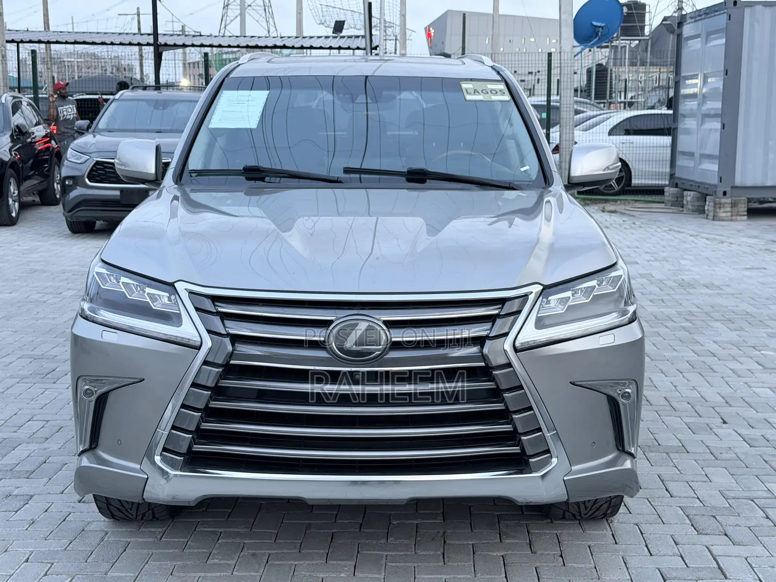 Lexus LX 570 (5 seats) AWD 2018 Gold