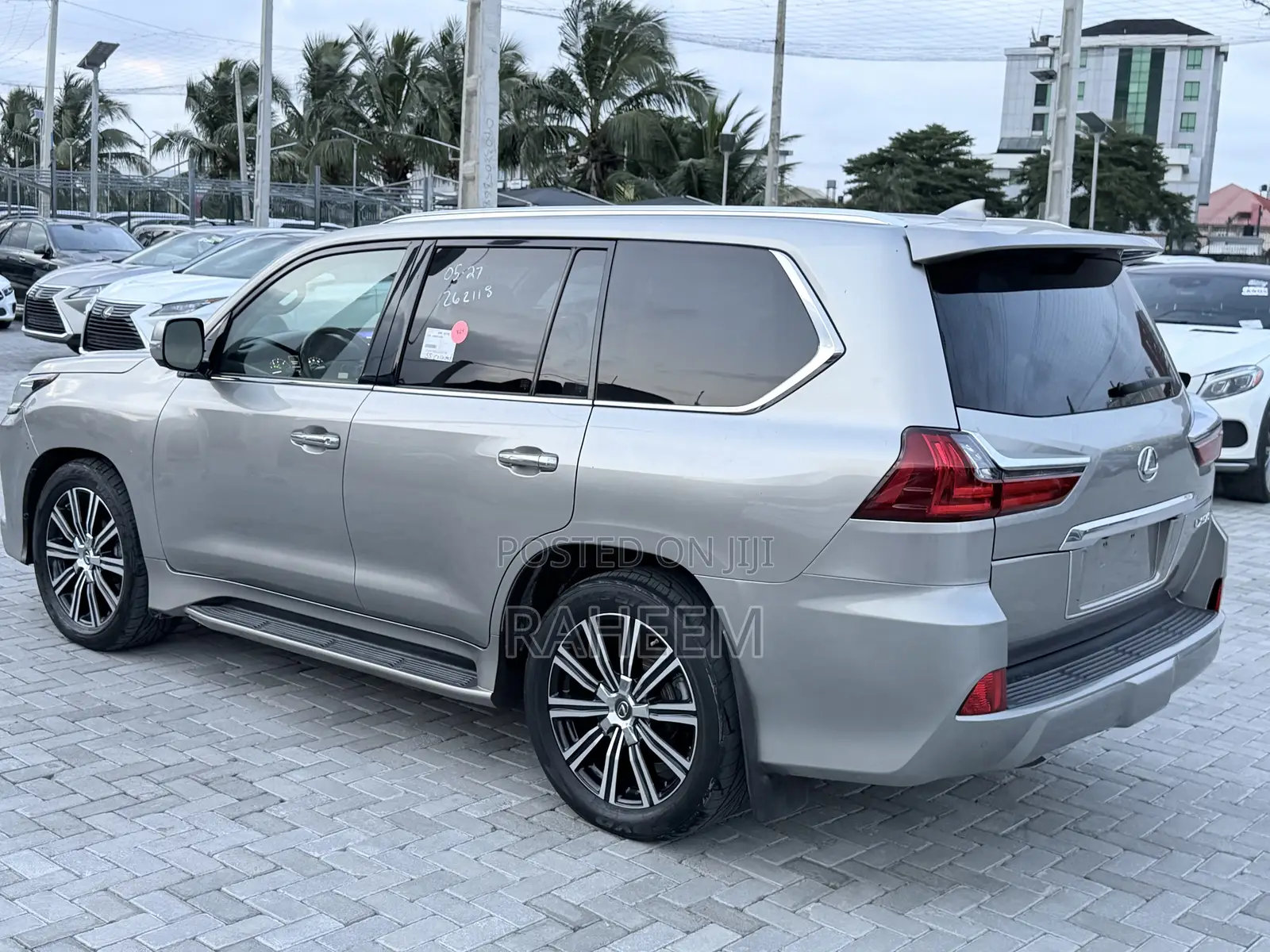 Lexus LX 570 (5 seats) AWD 2018 Gold