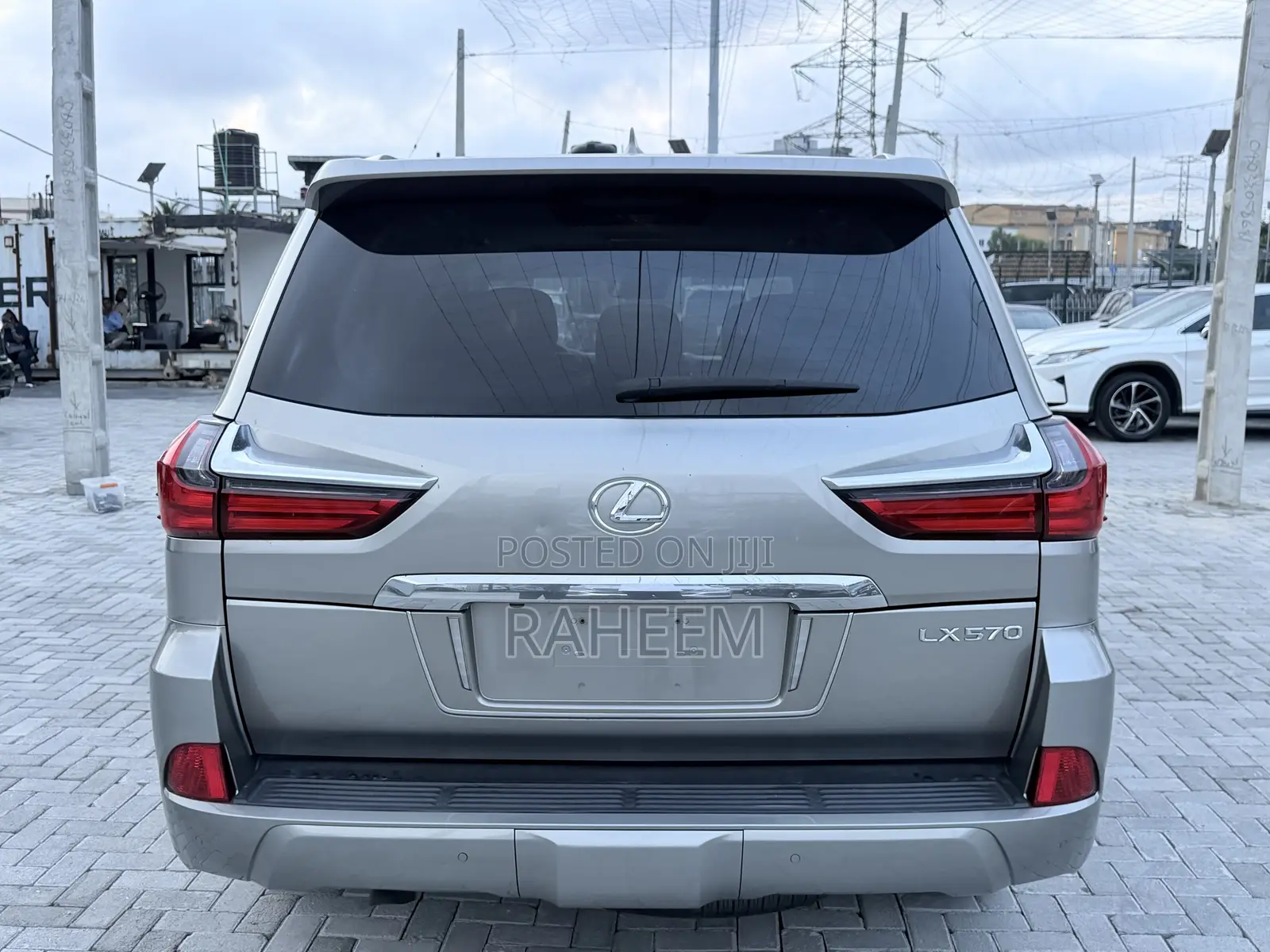 Lexus LX 570 (5 seats) AWD 2018 Gold