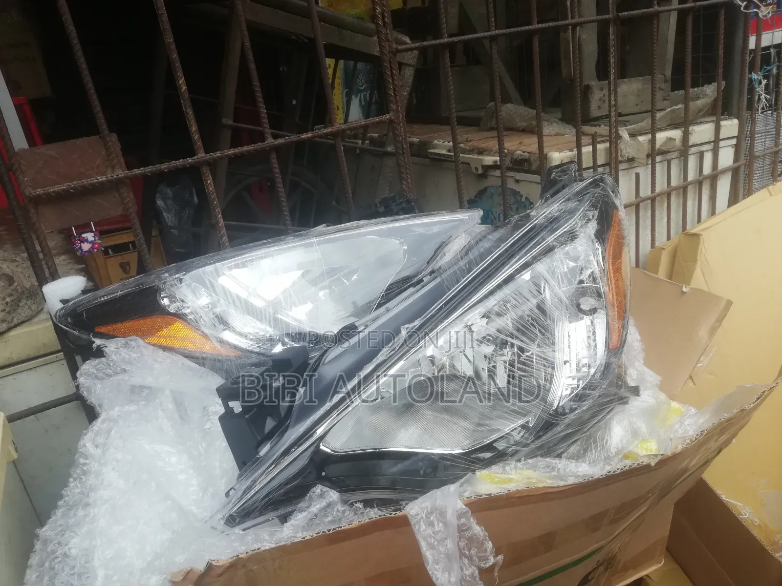 Toyota Yaris IA Headlight