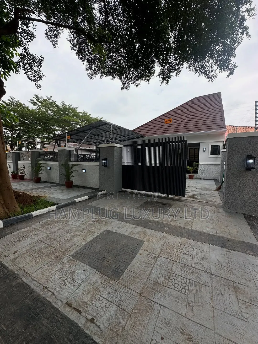3bdrm Apartment in Mbora, Central Business District for sale