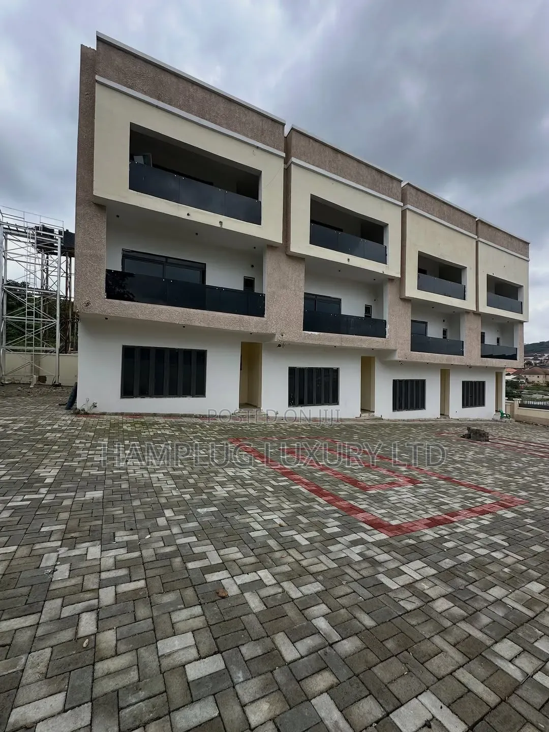 4bdrm Townhouse/Terrace in Apo for sale