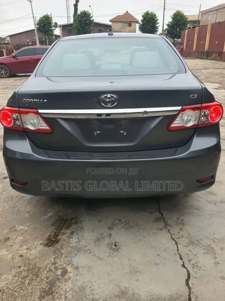 Toyota Corolla LE 4dr Sedan (1.8L 4cyl 4A) 2012 Gray