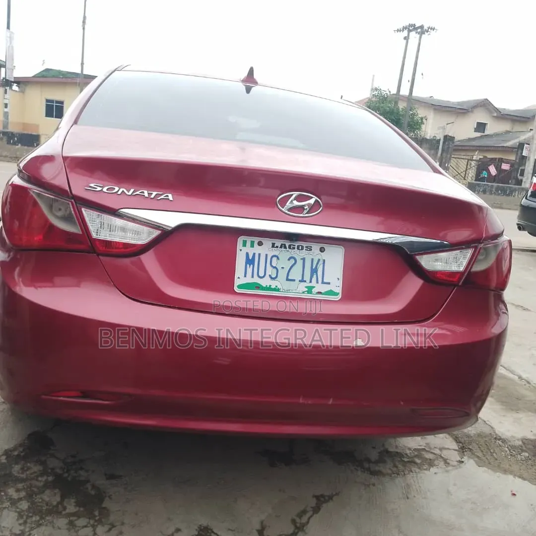 Hyundai Sonata 2011 Red