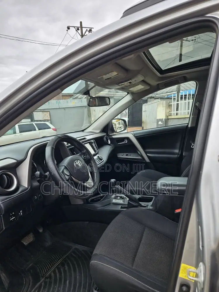 Toyota RAV4 XLE AWD (2.5L 4cyl 6A) 2016 Silver