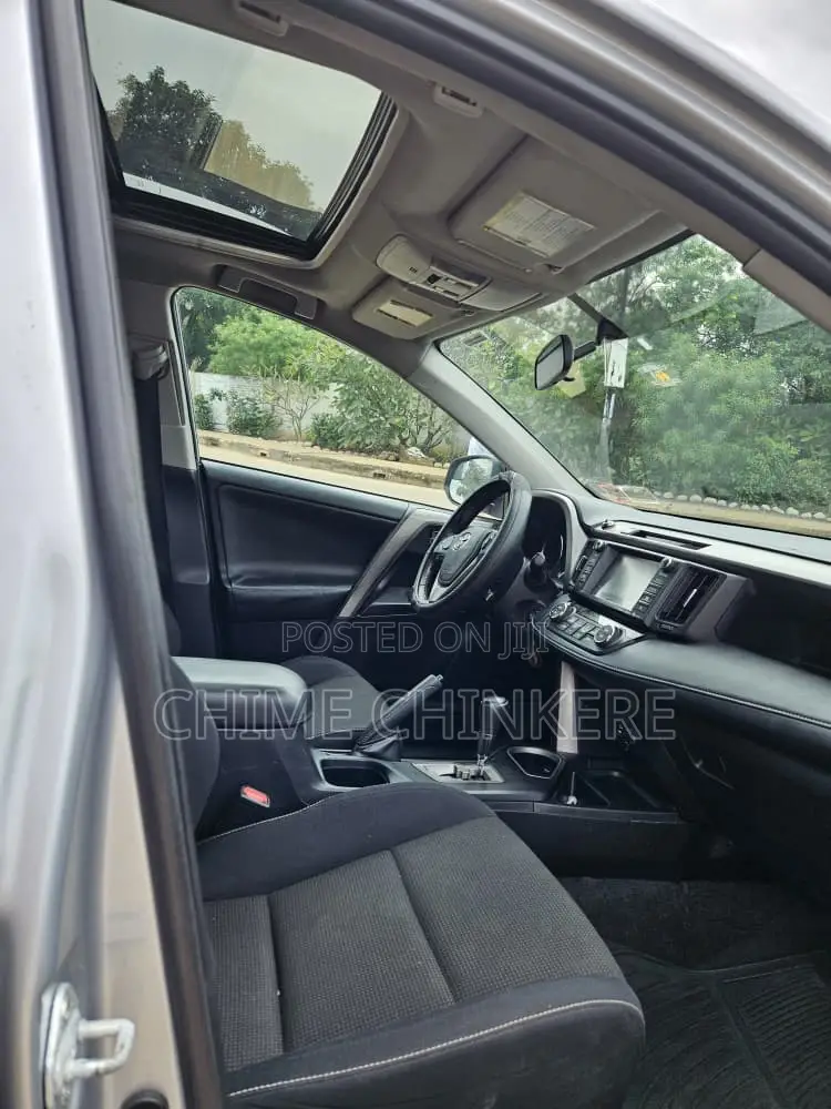 Toyota RAV4 XLE AWD (2.5L 4cyl 6A) 2016 Silver