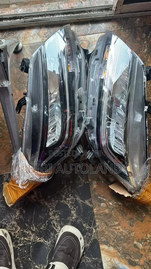 Toyota Rush Headlamp