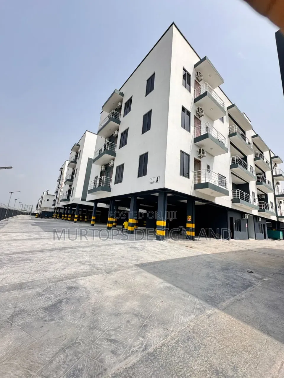 3bdrm Apartment in Lekki Phase 2 for sale