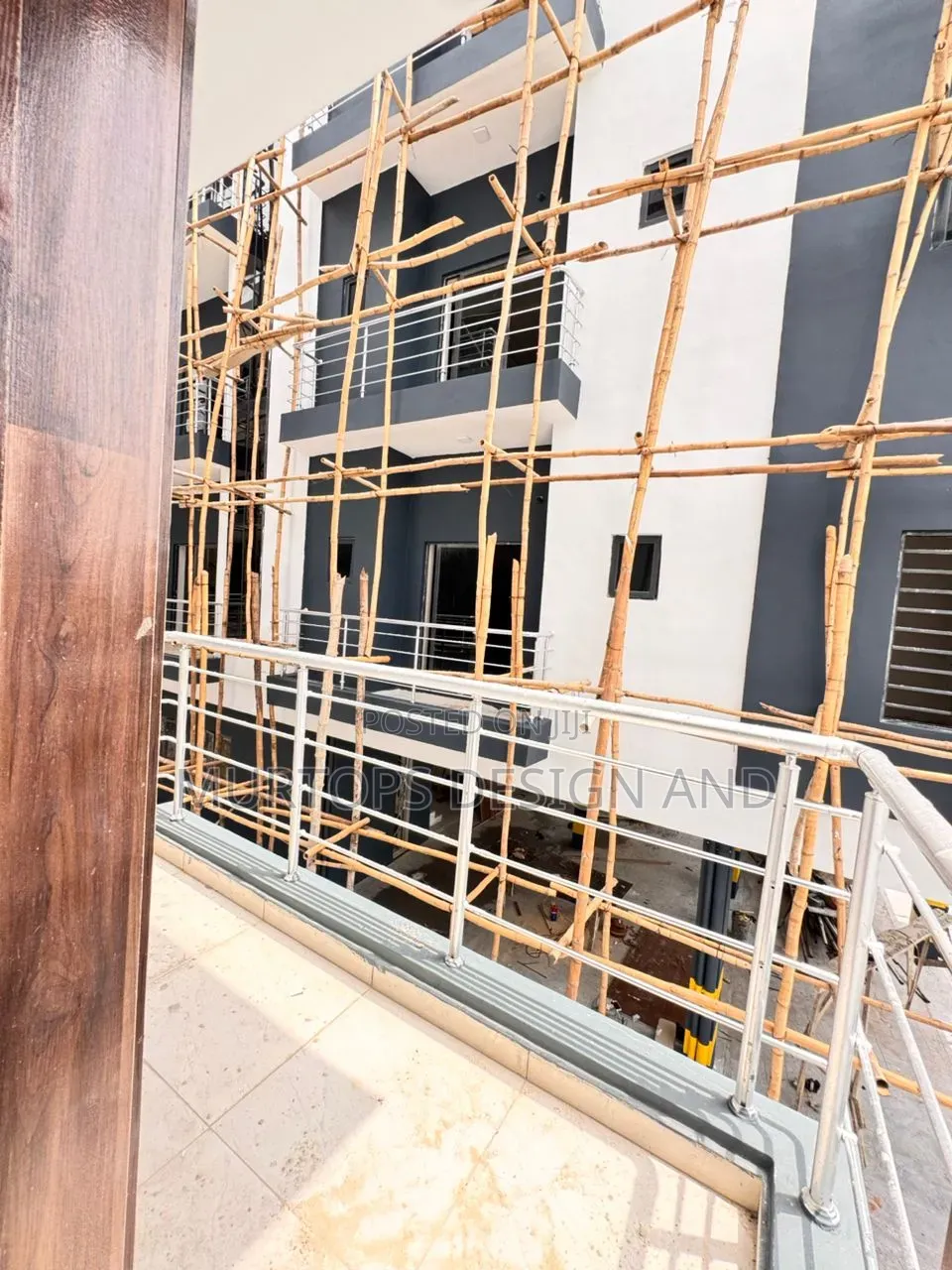 3bdrm Apartment in Lekki Phase 2 for sale