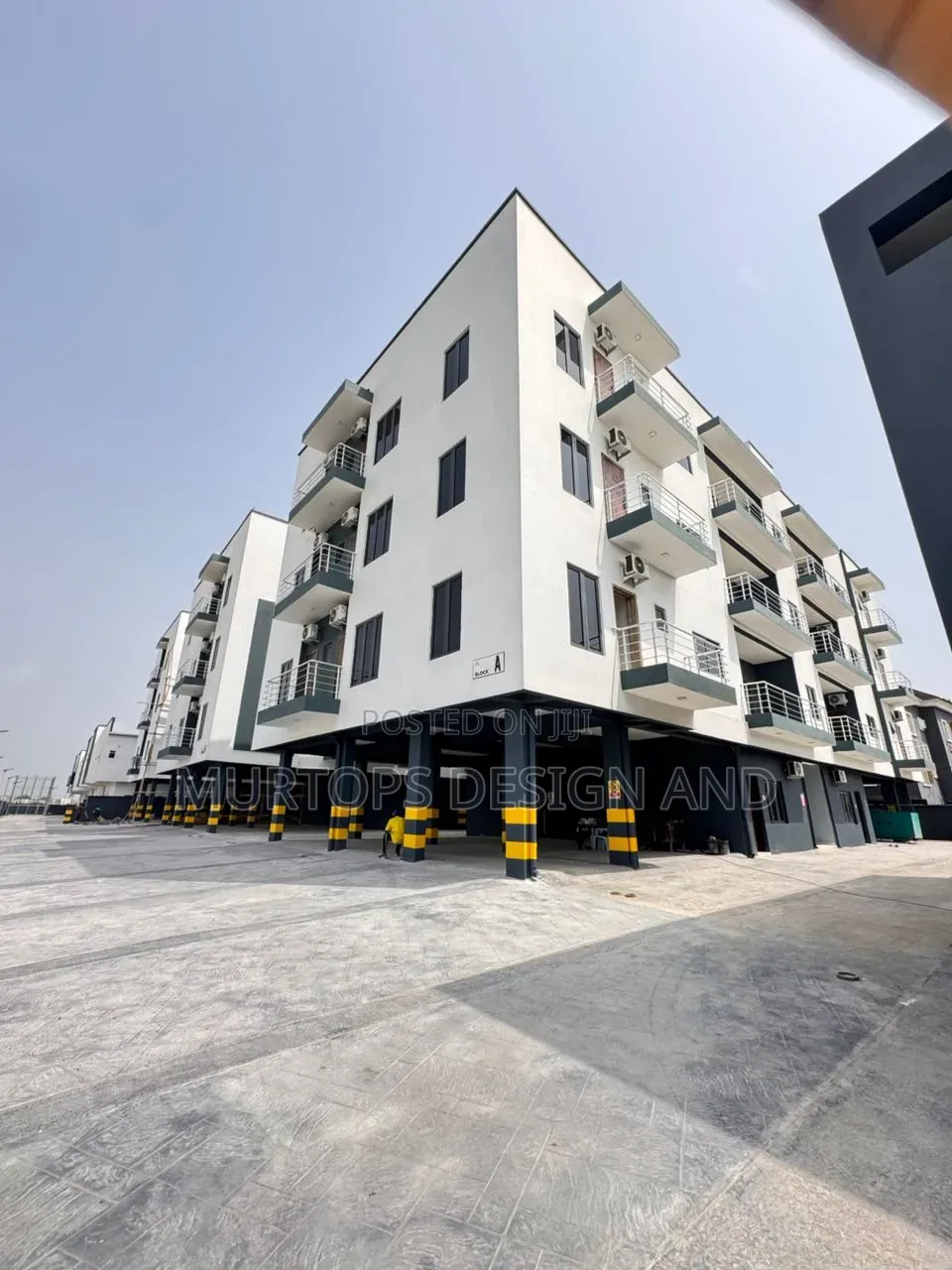 3bdrm Apartment in Lekki Phase 2 for sale