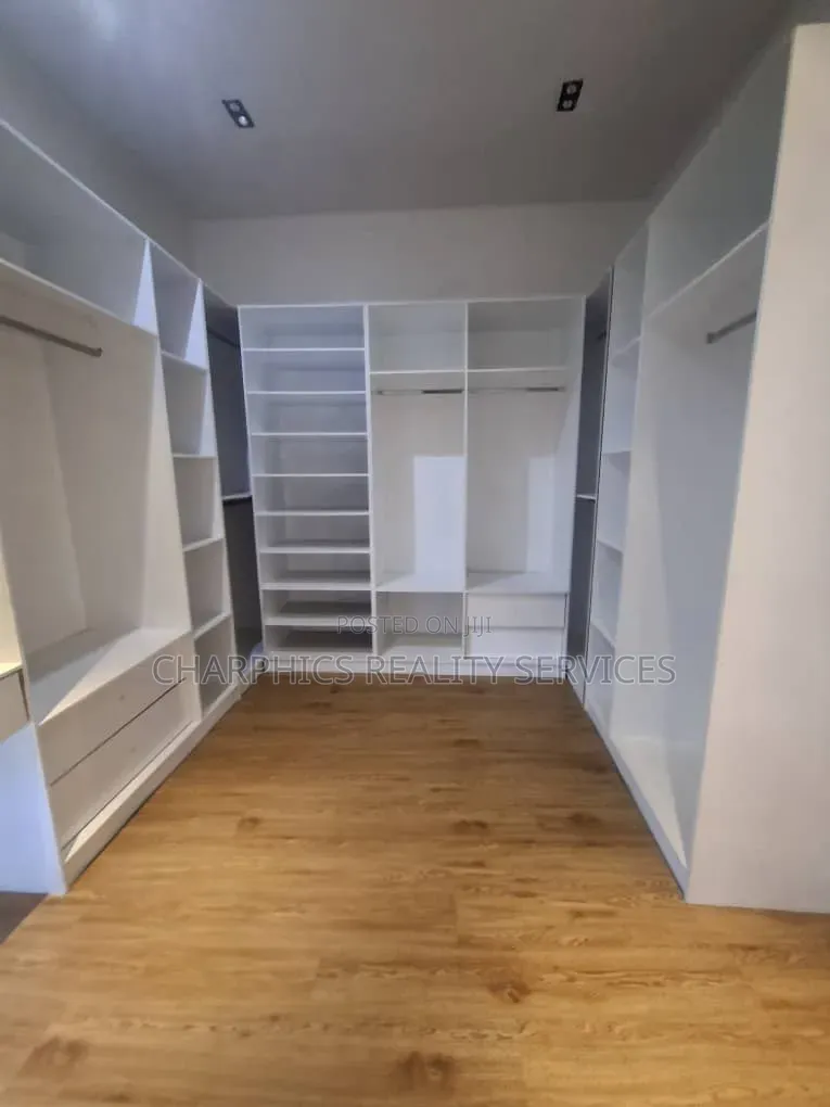 Mini Flat in Adeola Odeku for rent