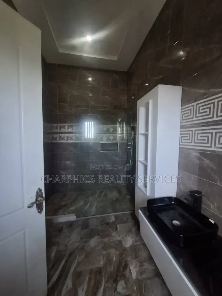 Mini Flat in Adeola Odeku for rent