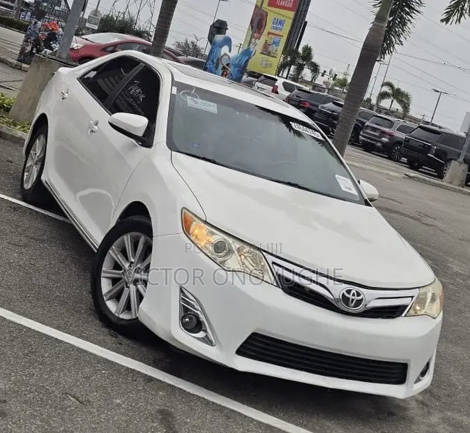 Toyota Camry XLE 4dr Sedan (2.5L 4cyl 6A) 2013 White