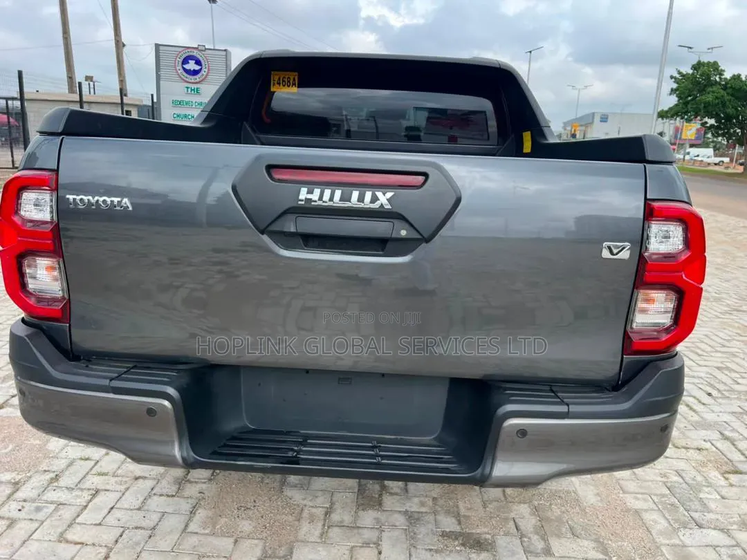 Toyota Hilux 2024 Green