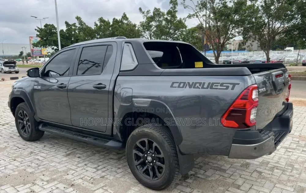 Toyota Hilux 2024 Green