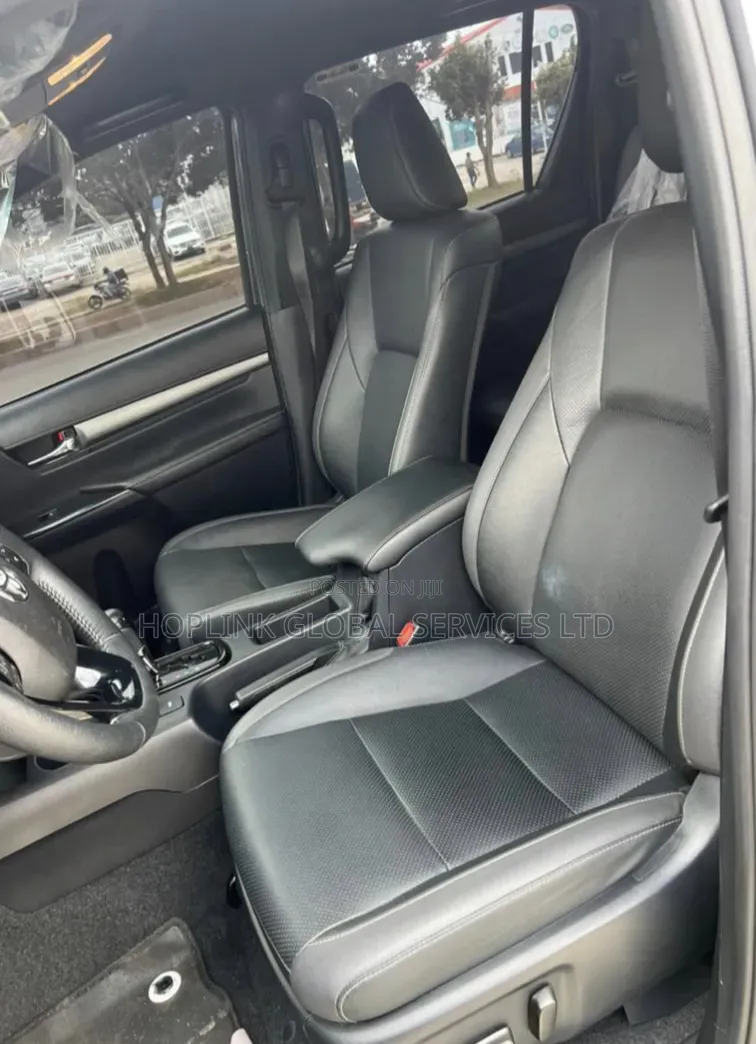 Toyota Hilux 2024 Green