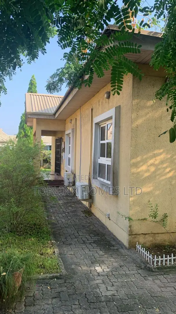 4bdrm Bungalow in Nothern Foreshore, Chevron for sale
