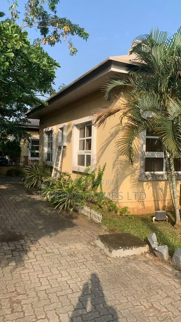 4bdrm Bungalow in Nothern Foreshore, Chevron for sale