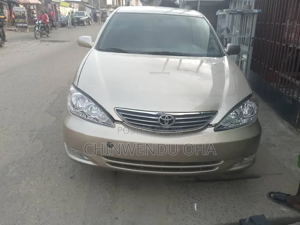 Toyota Camry 2004 Gold