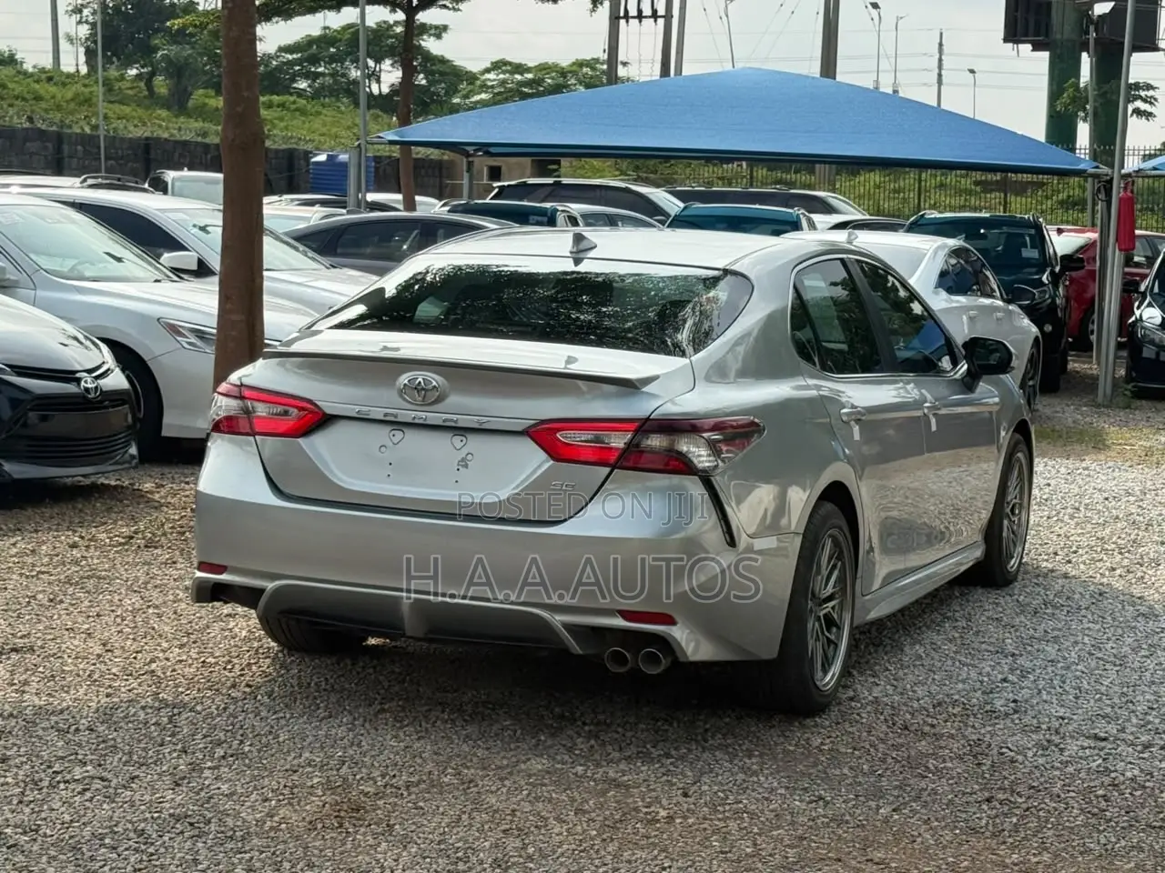 Toyota Camry SE FWD (2.5L 4cyl 8AM) 2018 Silver