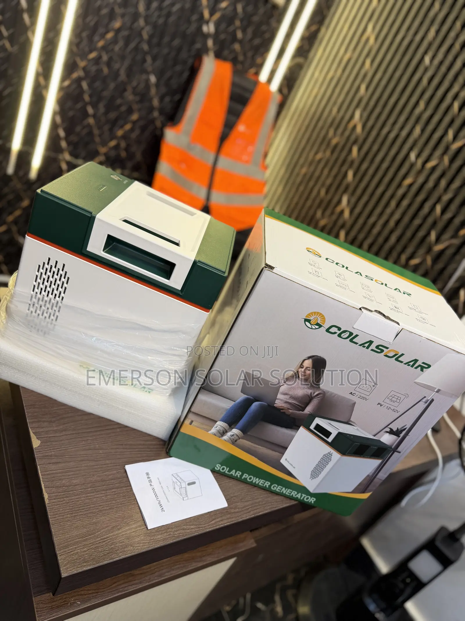 Cola 2kWh 1000W All-in-One Solar Generator