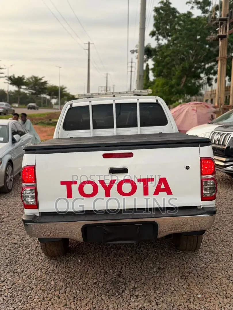 Toyota Hilux 2013 White
