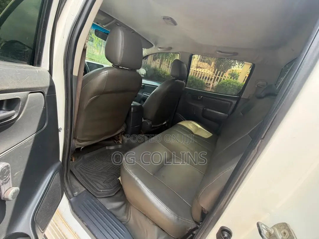 Toyota Hilux 2013 White