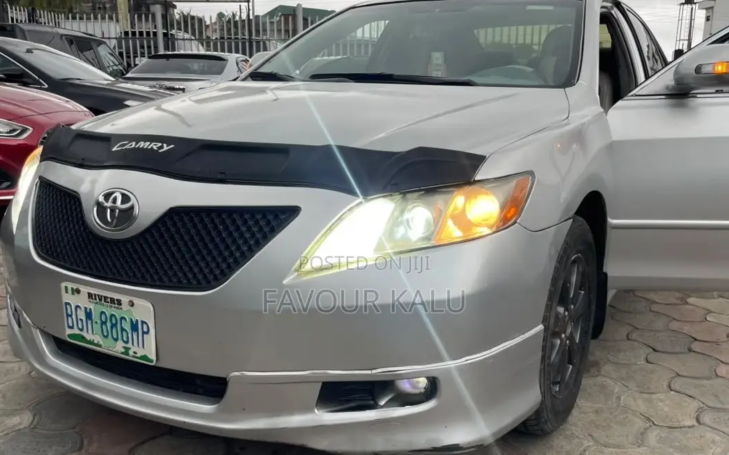 Toyota Camry SE 4dr Sedan (2.5L 4cyl 6AM) 2010 Silver