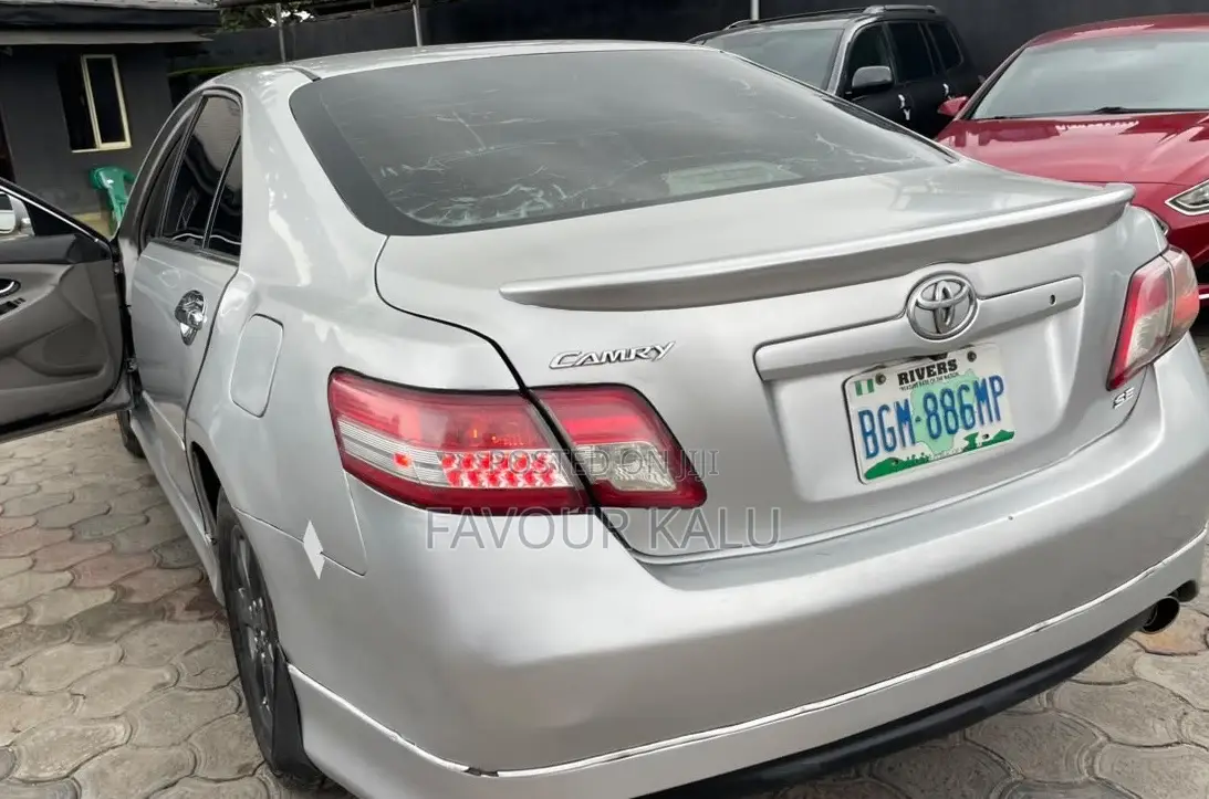 Toyota Camry SE 4dr Sedan (2.5L 4cyl 6AM) 2010 Silver