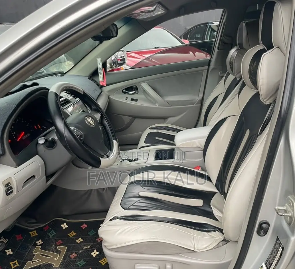 Toyota Camry SE 4dr Sedan (2.5L 4cyl 6AM) 2010 Silver