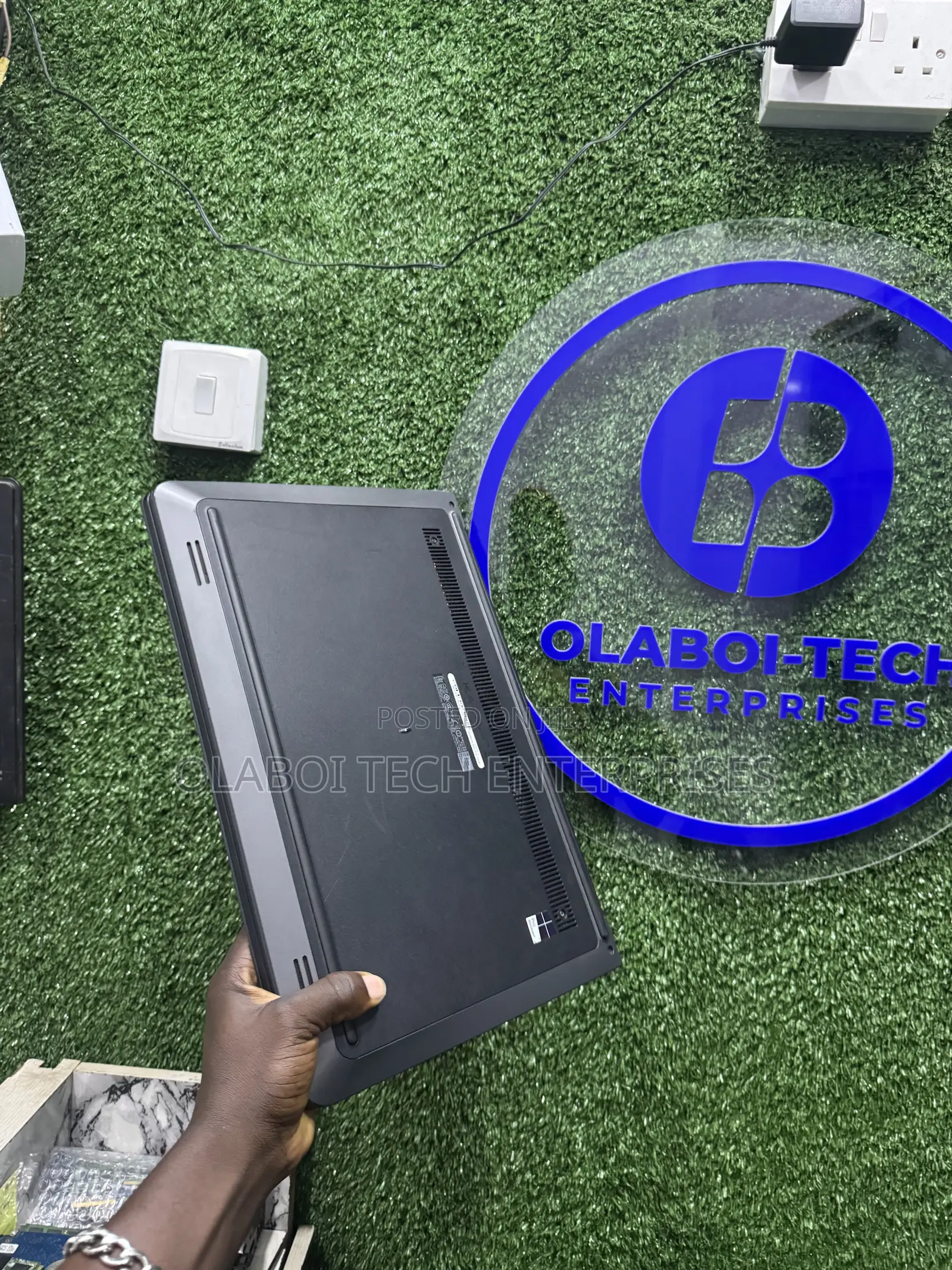 Laptop Dell Latitude 3550 8GB Intel Core i5 HDD+SSD 500GB