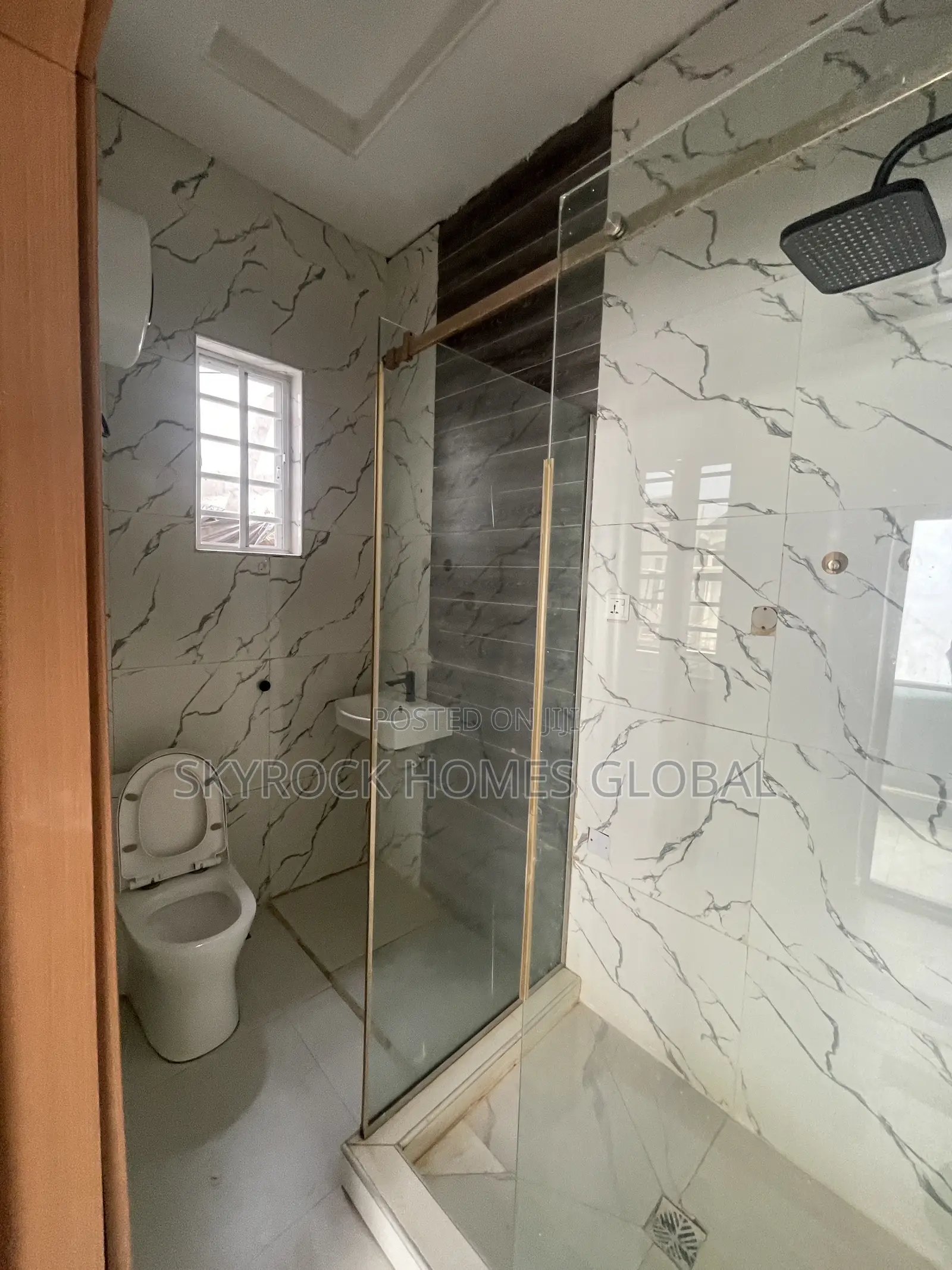 4bdrm Duplex in Chevron for rent